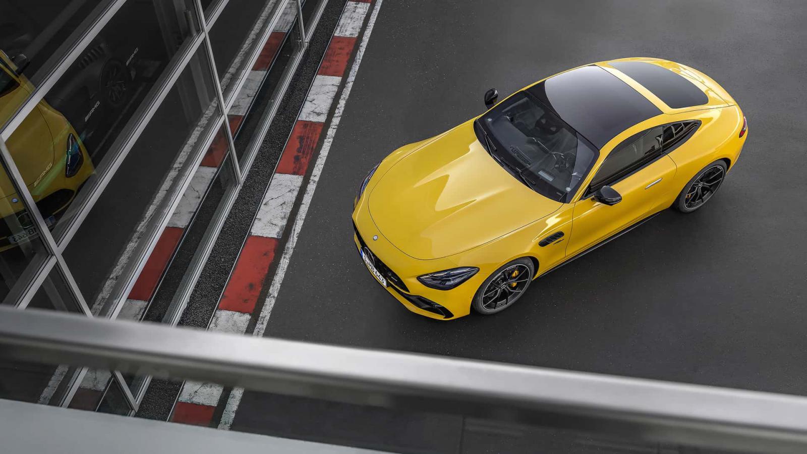 Πρεμιέρα με 421 ίππους για τη νέα Mercedes-AMG GT 43 Coupe